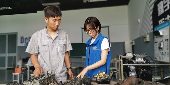 说明: E:\ziliao\团队队伍建设\教师培训\2019-2020学年\2019暑期校内教师培训\照片\IMG_20190827_154910.jpg